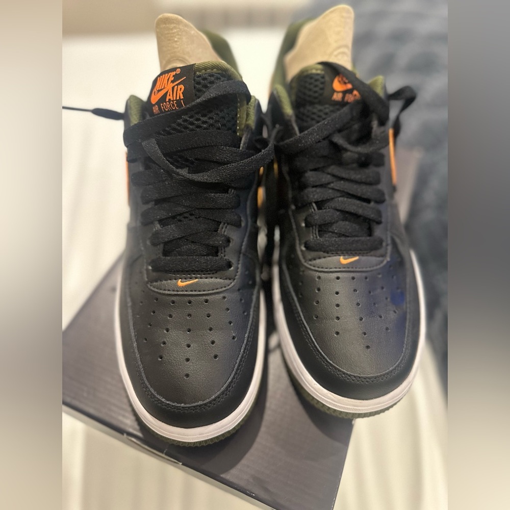 NIKE LIKE NEW - WORN 1x